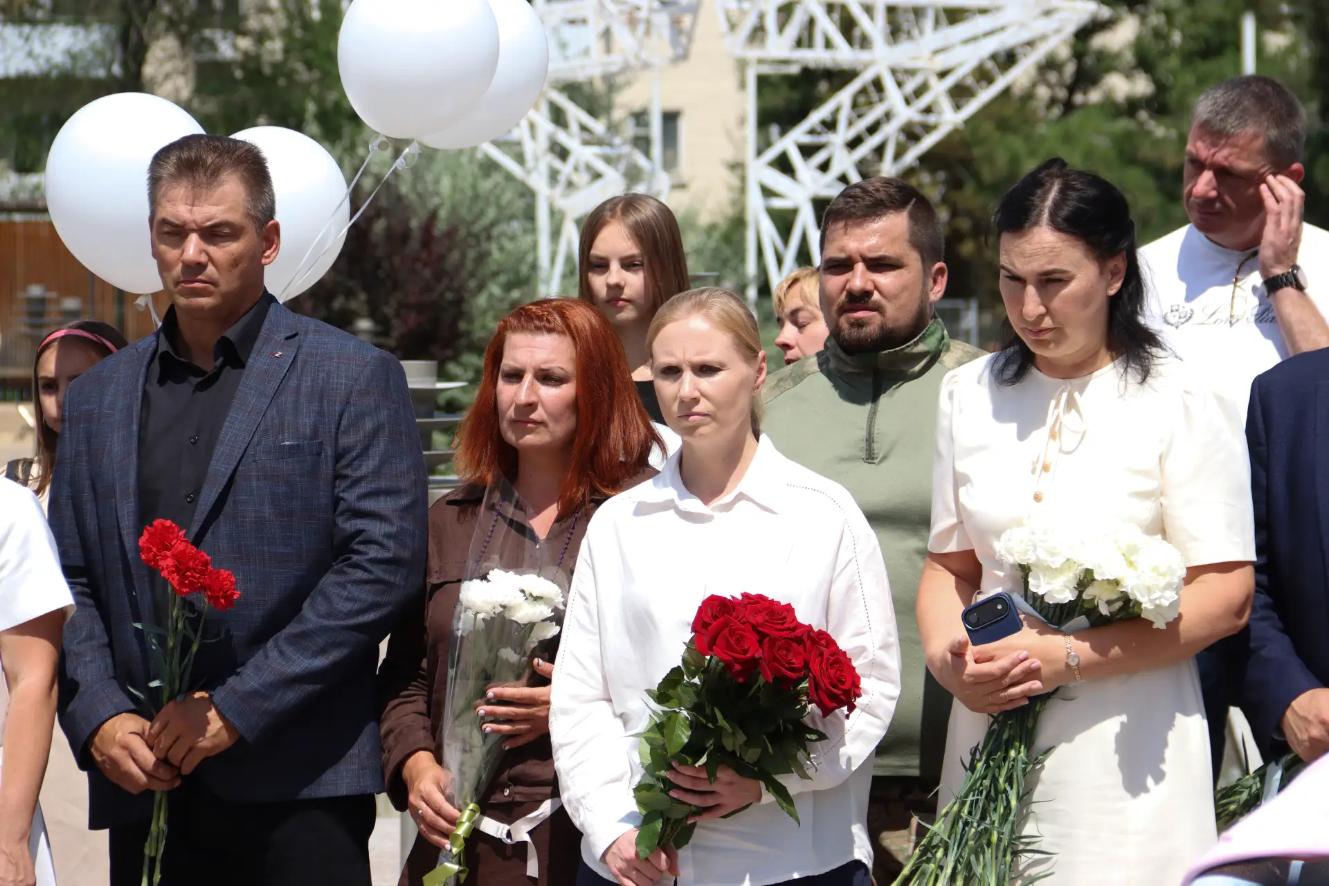 🕊️ В Луганске почтили память детей – жертв войны в Донбассе

В Детском парке имени Щорса прошла акц