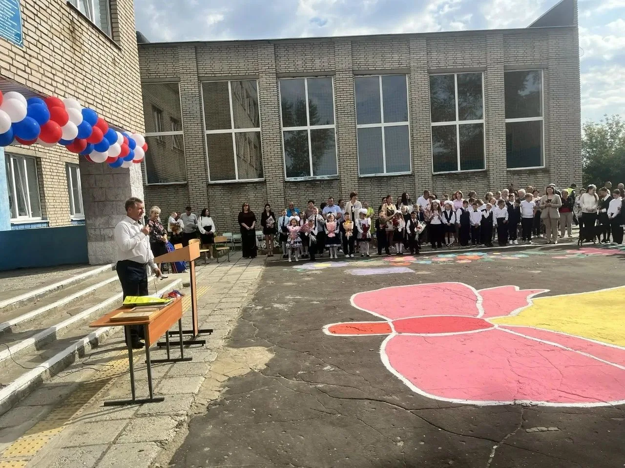 1 сентября в школах сел Надеждино и Большая Елань прошли праздничные линейки, посвященн...
