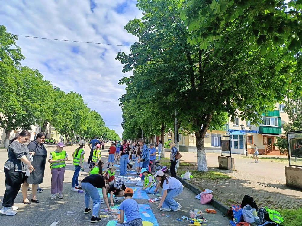 Конкурс рисунков на асфальте « Безопасное, здоровое лето» 🎨☀️