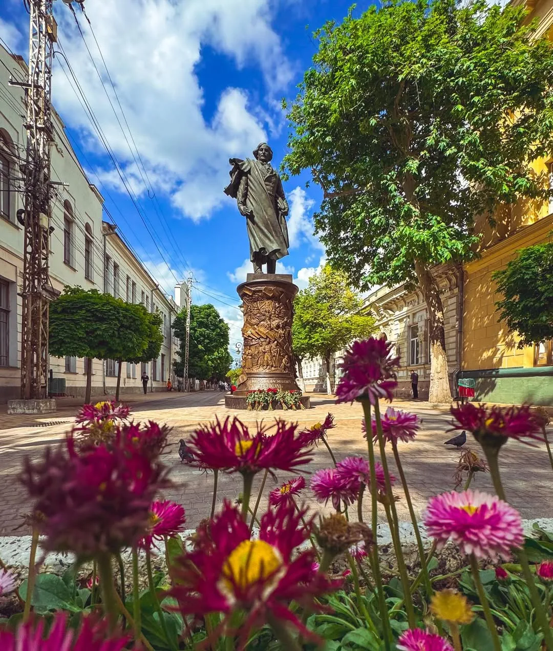 В Симферополе установили памятник Н. В. Гоголю

📍Расположен памятник на пересечении улиц Гоголя и П