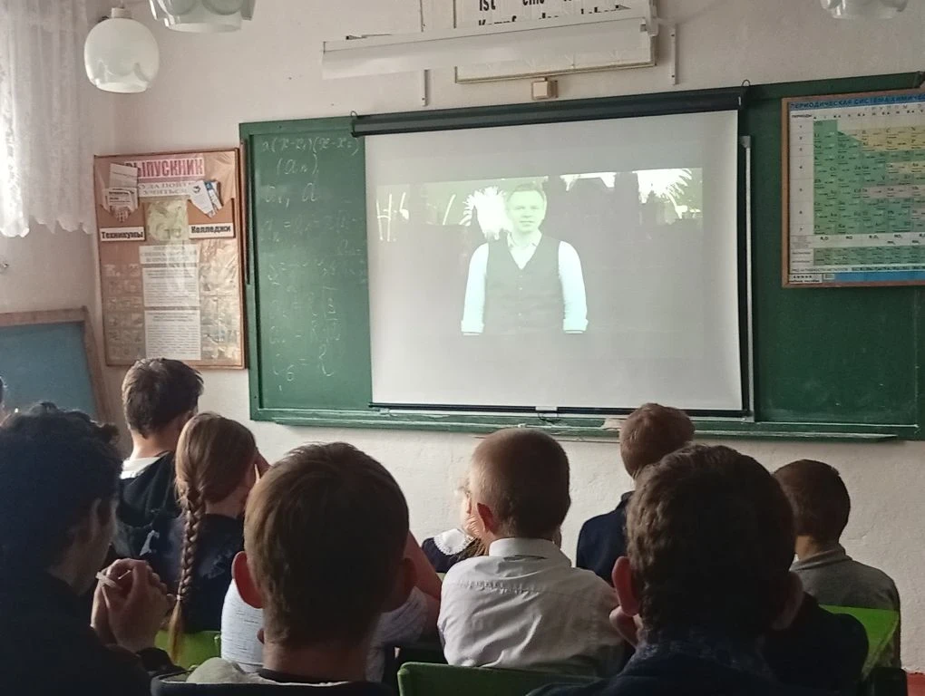 В нашей школе в честь празднования Великой Победы над немецко-фашистскими захватчиками ...