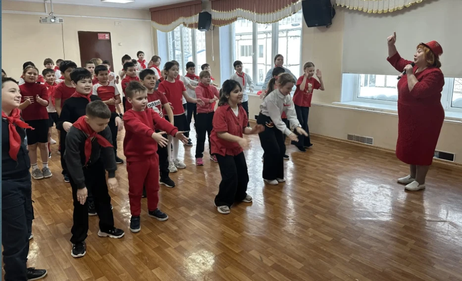 🍎 «Красный — значит полезный!» — таков девиз наших третьеклассников сегодня! Второй день Недели здор