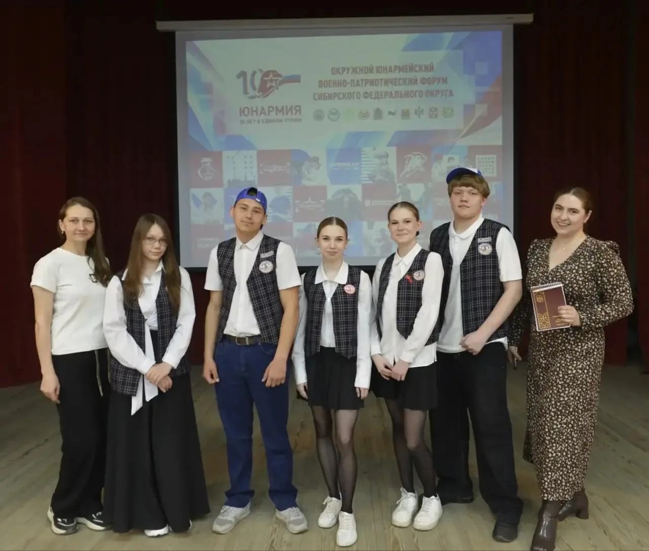 🤍💙❤️ Наши ребята из волонтёрского отряда «Добрые сердца» стали участниками окружного молодёжного фор