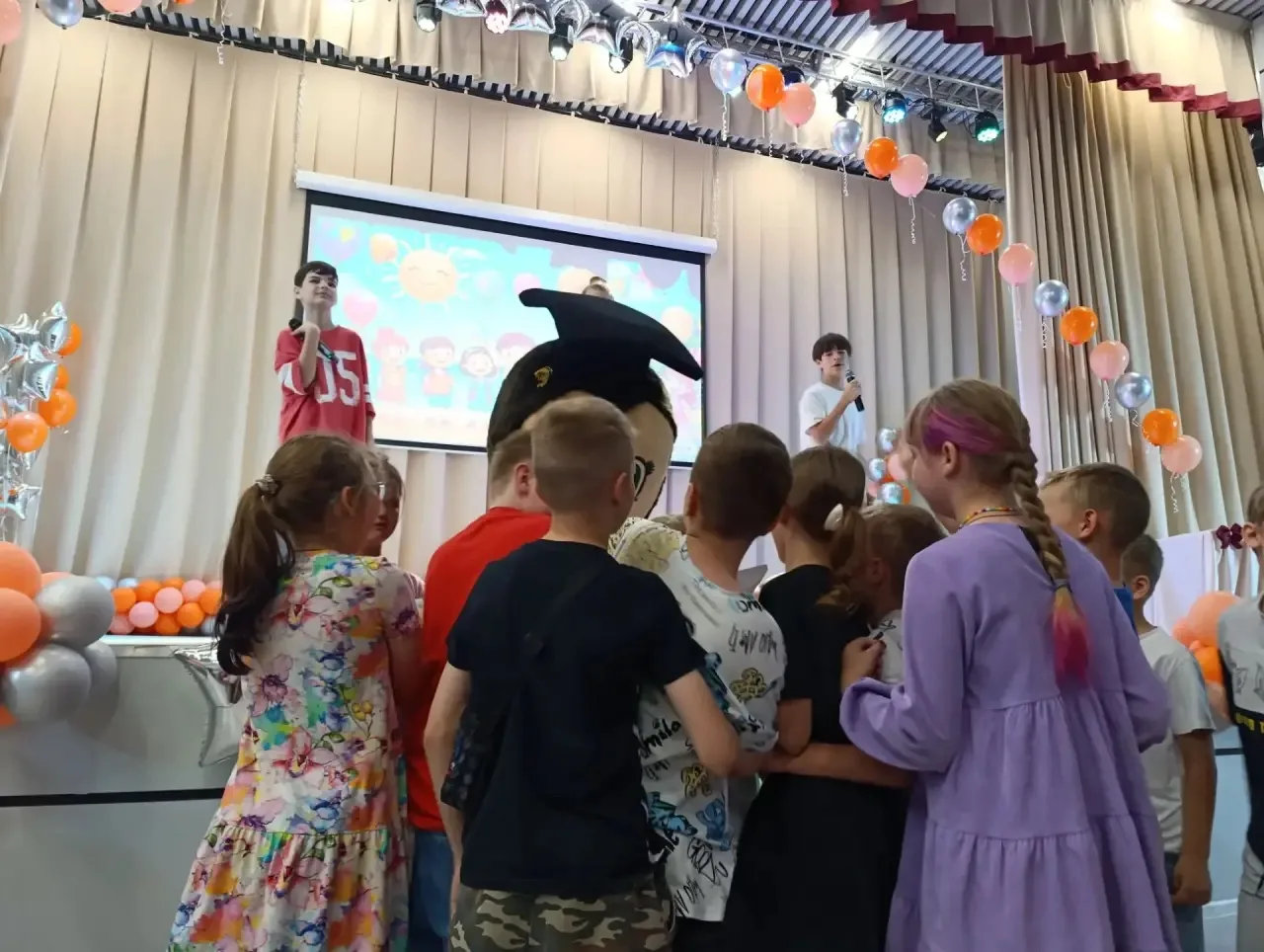 Сегодня состоялось торжественное закрытие  смены в лагере "Титовец". Пришла пора расставаться, но на