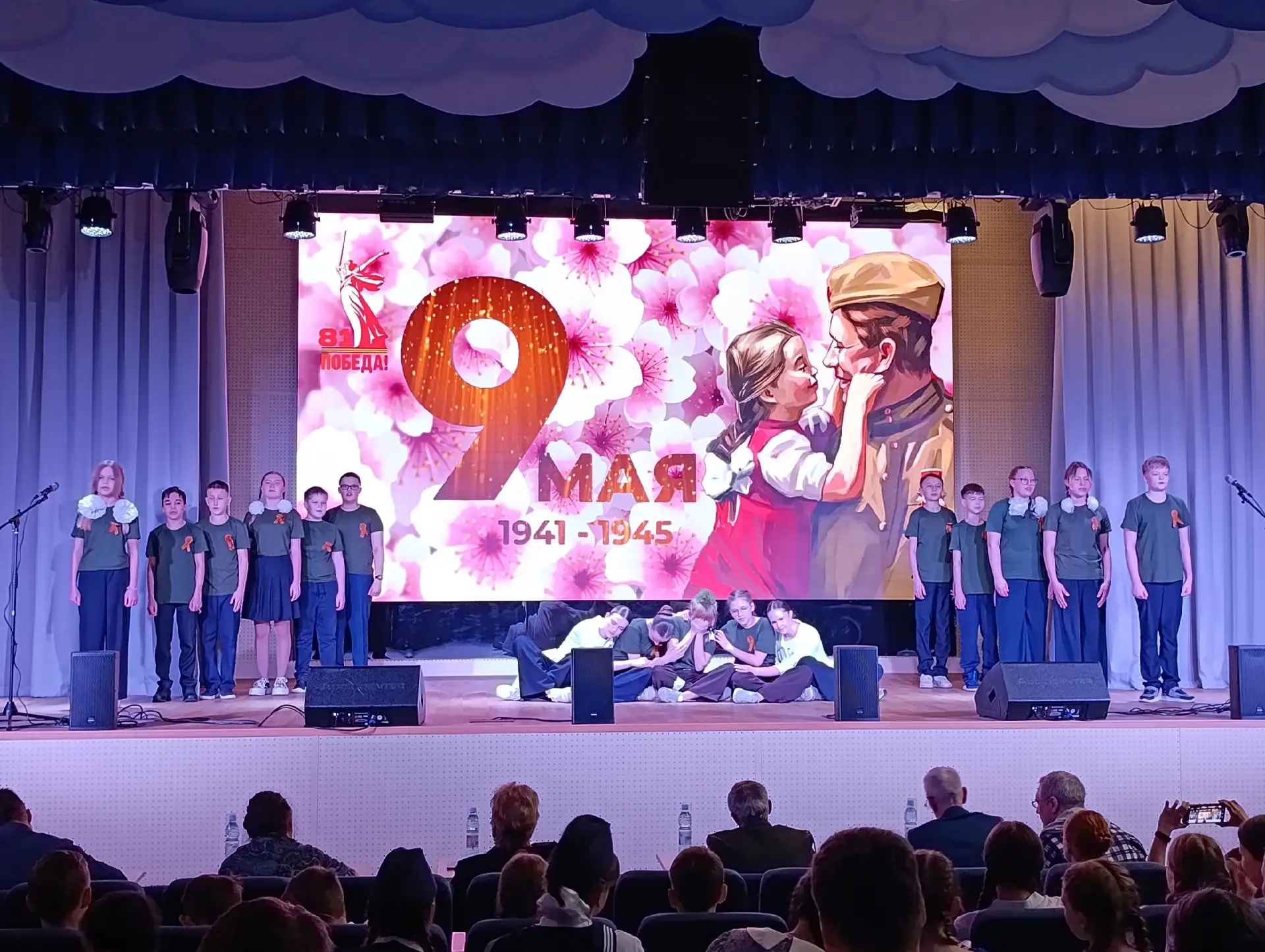 ТРАДИЦИИ В #МАОУСОШ222   🎤С гордостью и радостью сообщаем, что в нашей школе прошёл первый общешколь