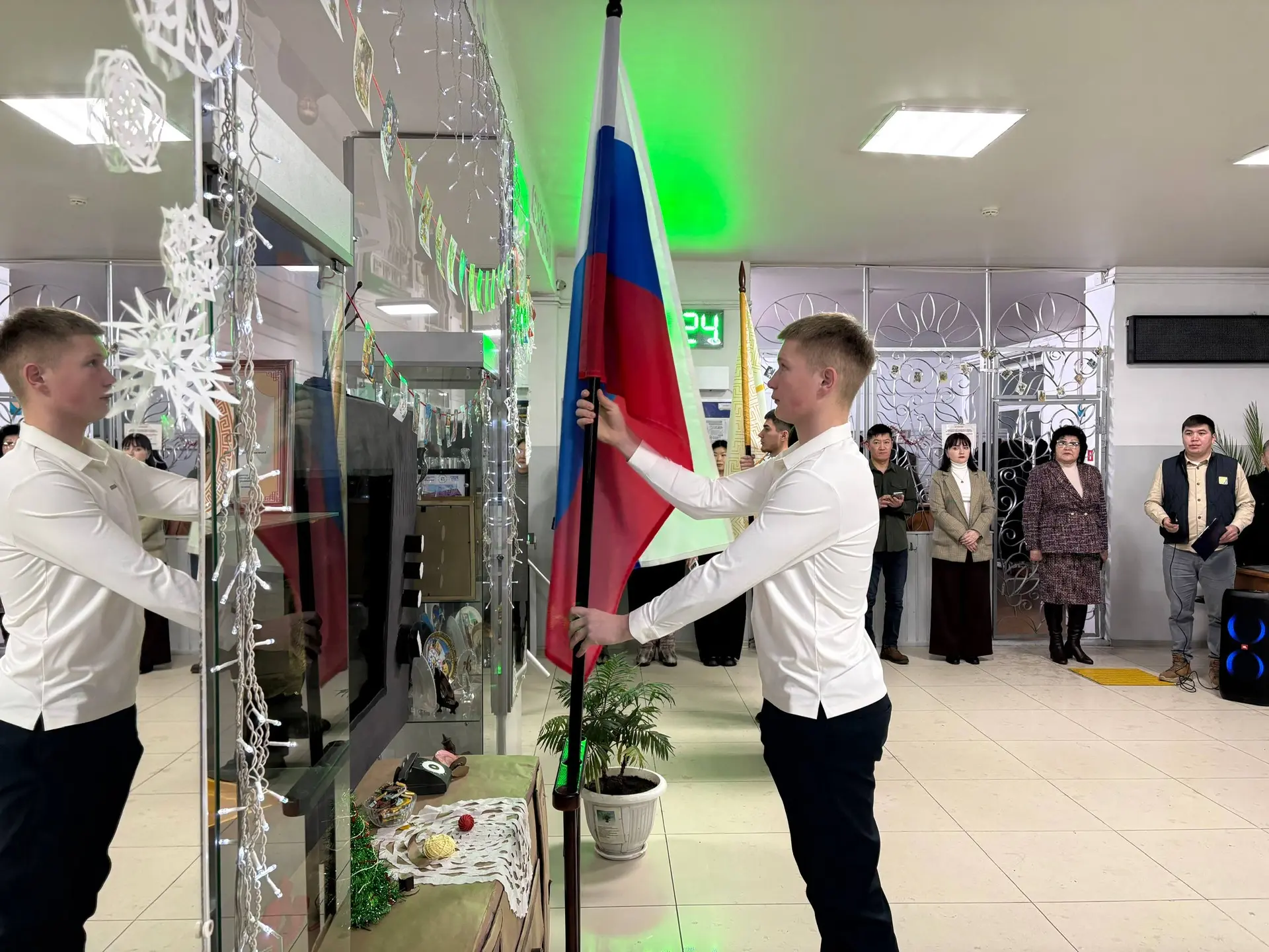Новый учебный семестр стартовал с традиционной церемонии поднятия Государственных флагов. Этот торже