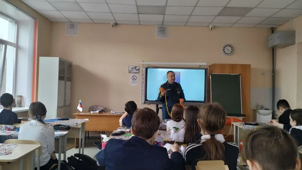 🧊 Безопасность превыше всего: в гимназии прошла встреча с государственным инспектором ...