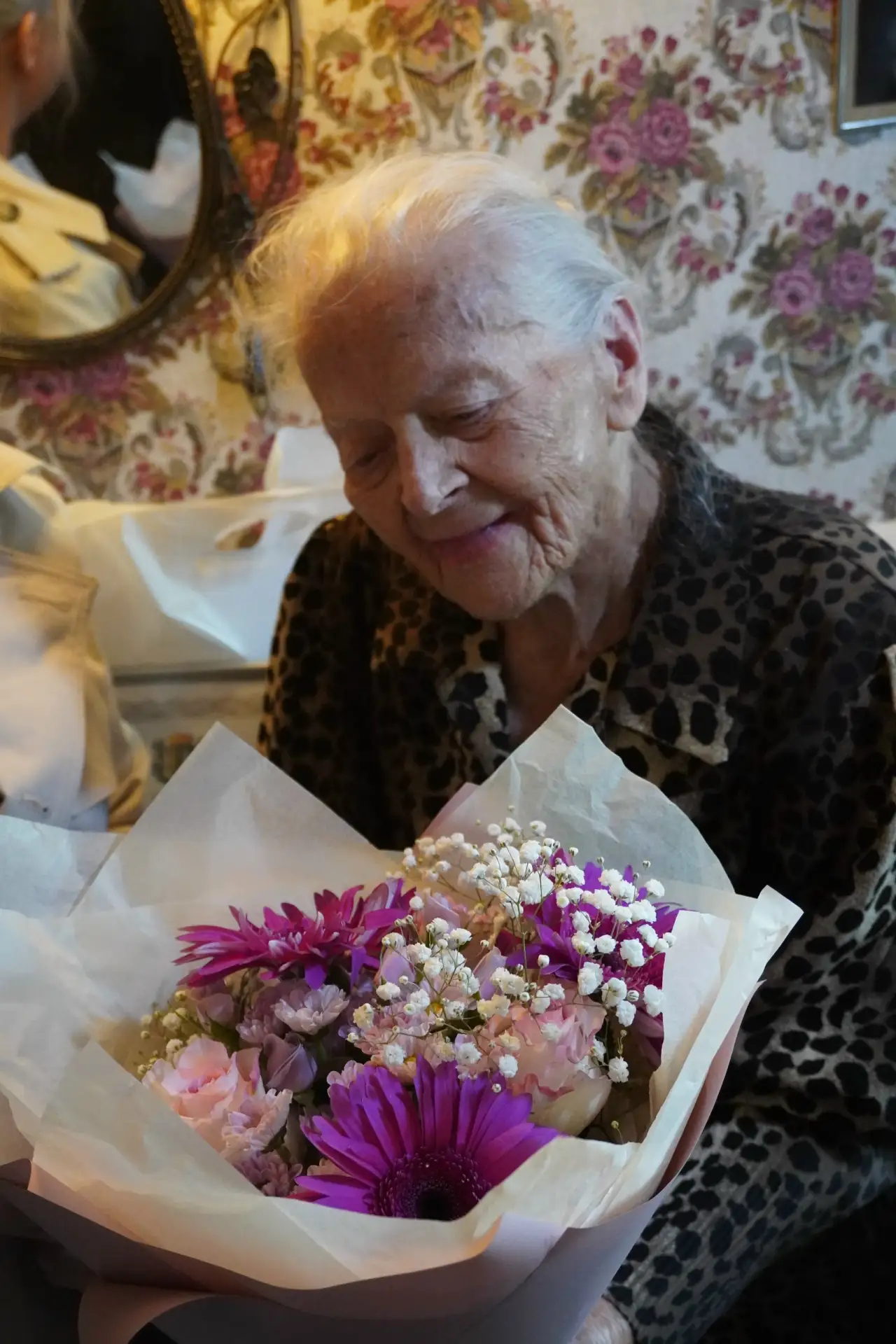 🎉 «101 год исполнился коренной петербурженке, жительнице нашего округа Елене Владислав...