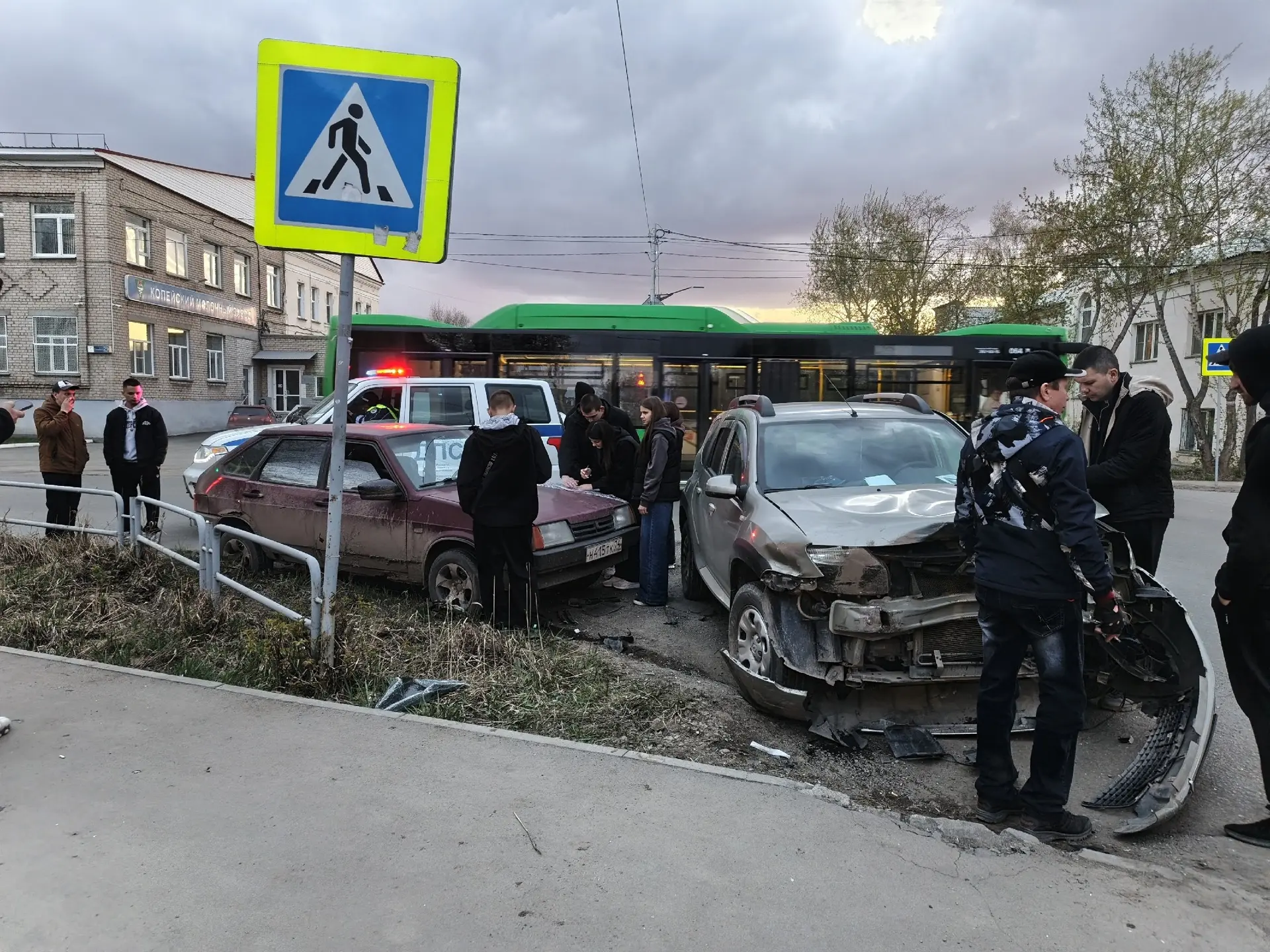 ⚡️Сегодня примерно в 19-30 произошла авария на перекрёстке Лихачева -Сутягина.  Если на  ваш видеоре