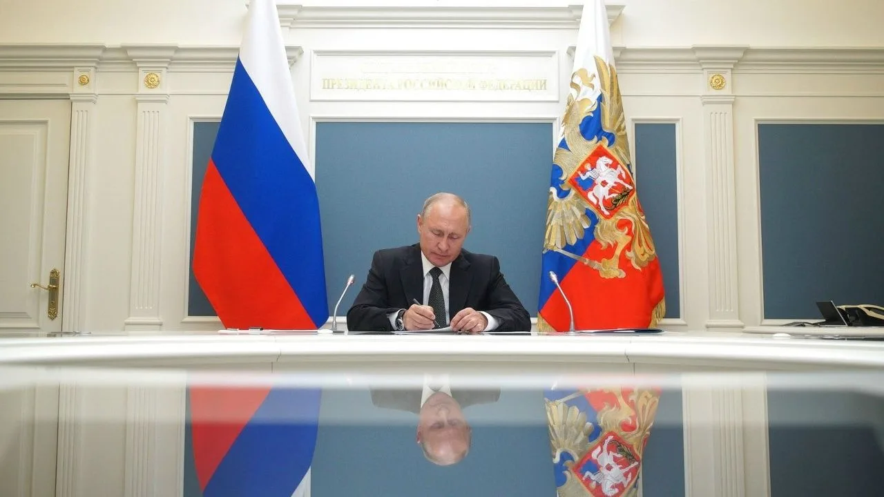 📜 Президент Владимир Путин подписал закон - Минобороны и Росгвардия получат расширенный доступ к да