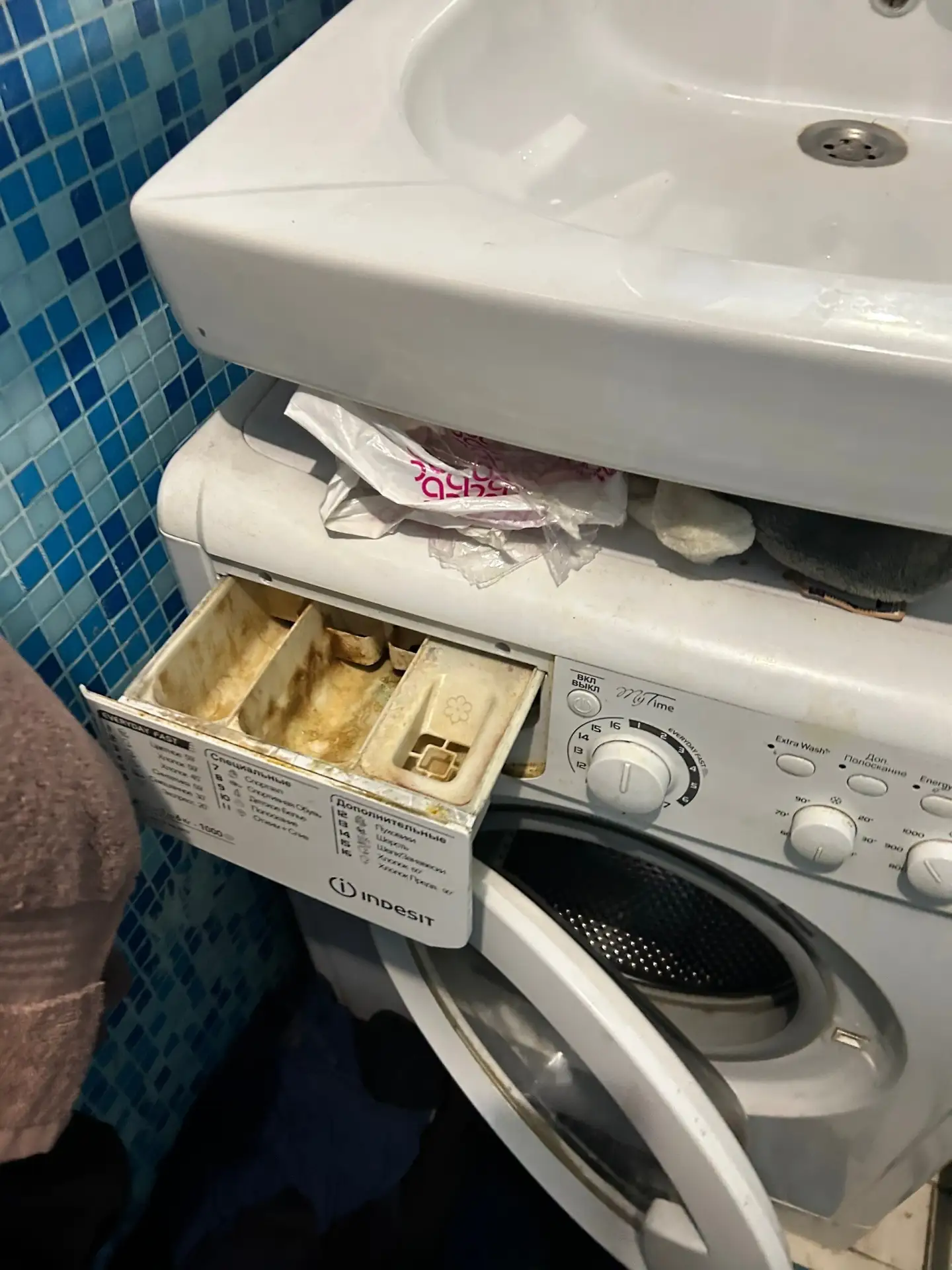 Отдам бесплатно рабочую стиральную машину. Не течет, работает хорошо
