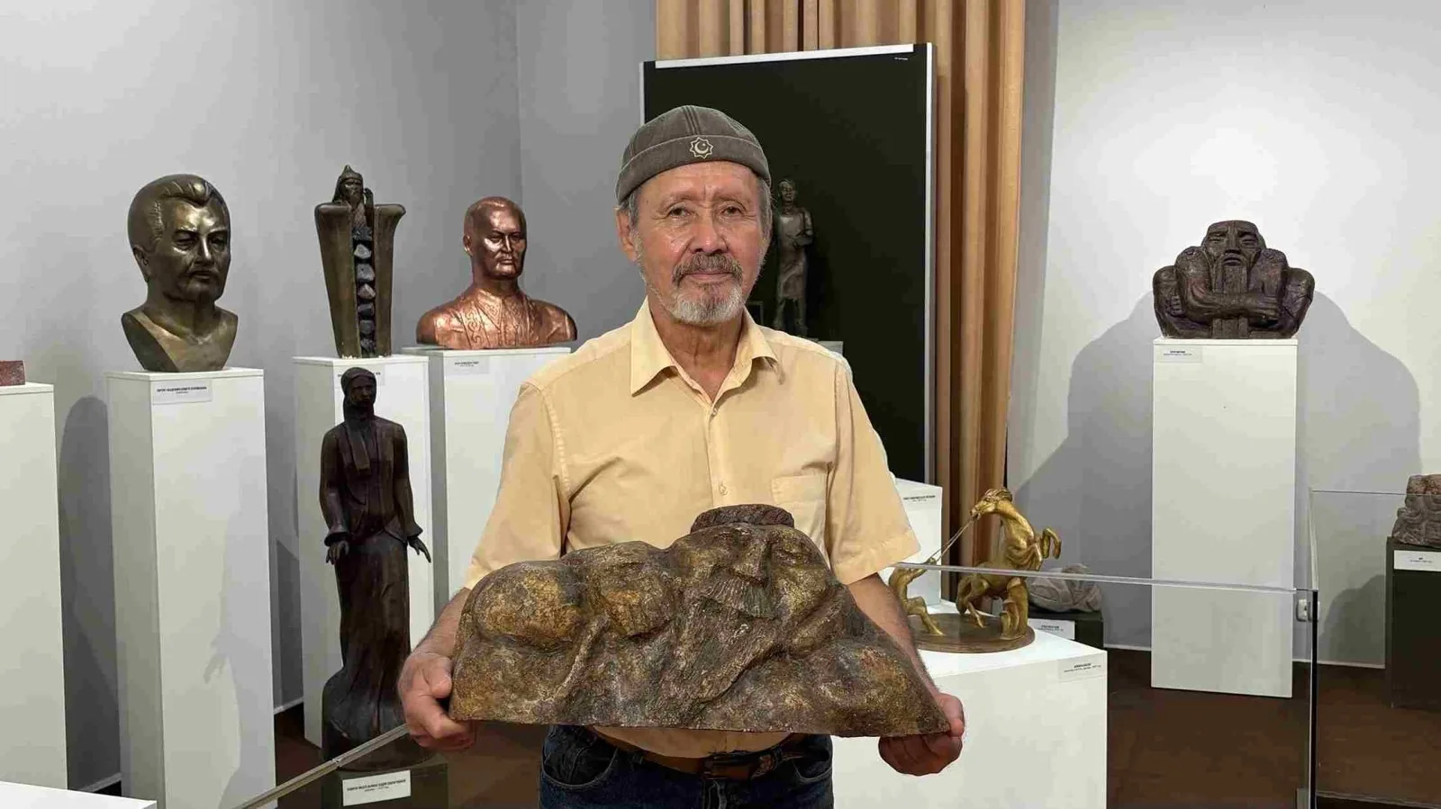 🧑‍🎨 Национальный музей Башкортостана получил в дар скульптуру известного уфимского художника

Засл