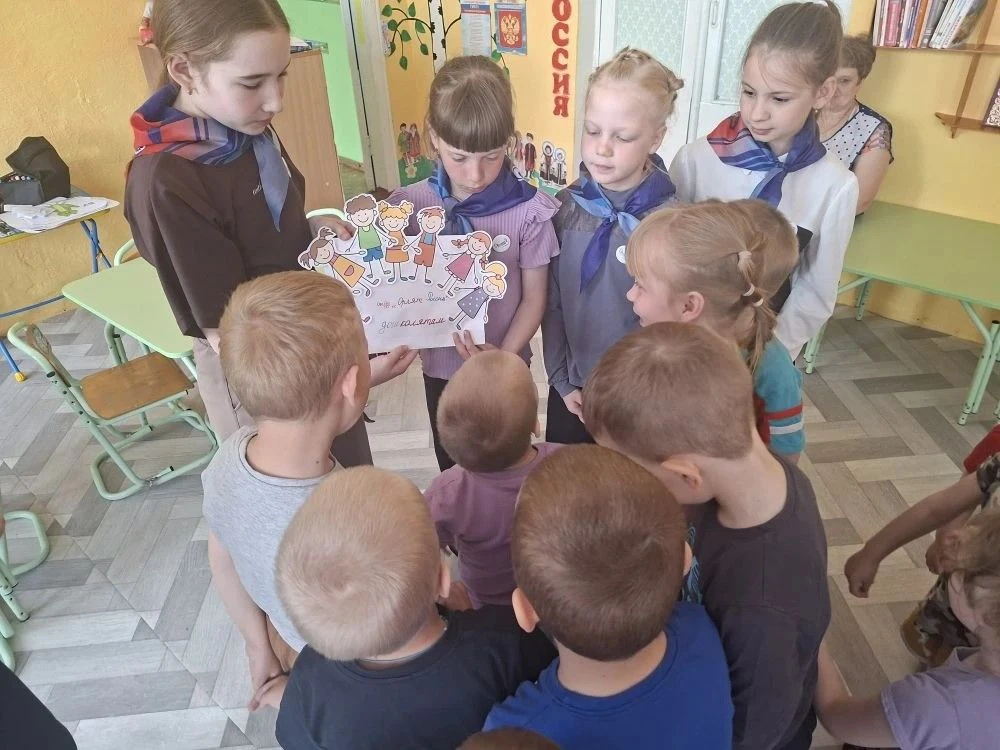 Акция «Орлята — дошколятам». В преддверии Дня славянской письменности наши «Орлята» уст...