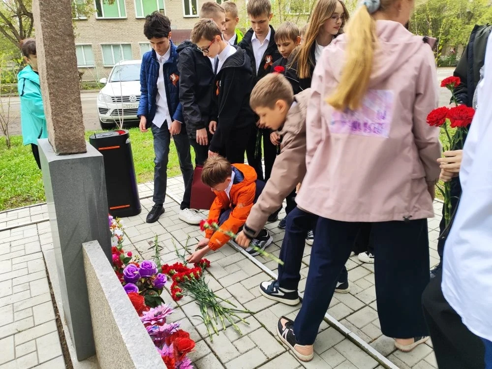 🕊️7-го мая ученики 7М класса ( классный руководитель Ященко Е. А.) приняли участие в торжественном м