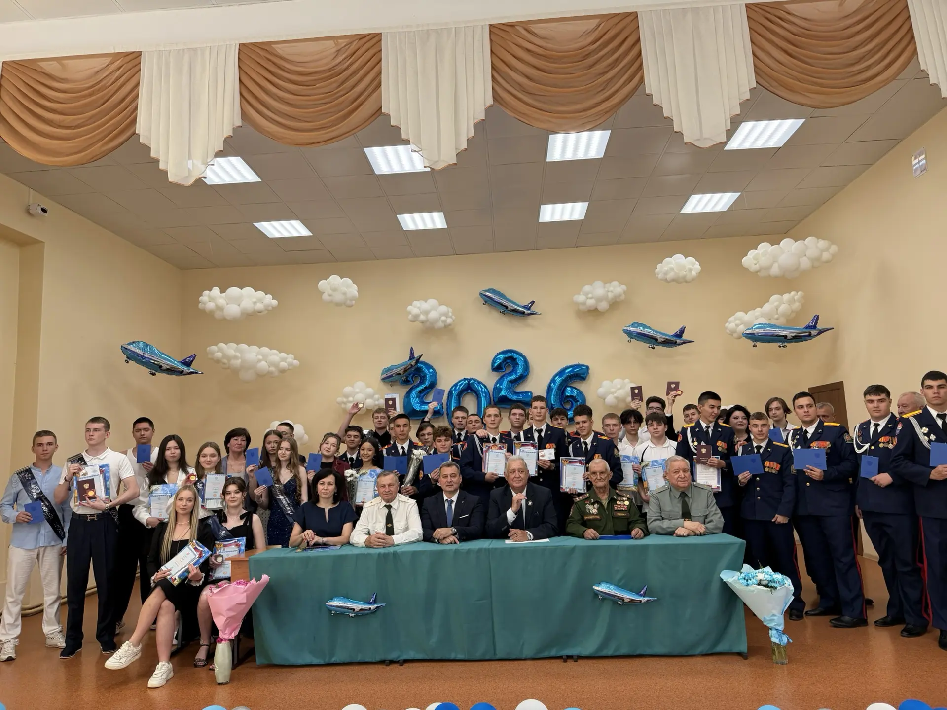 🎓 Вручение аттестатов — день, которого мы так ждали!
Сегодня в стенах нашей школы царила особенная 