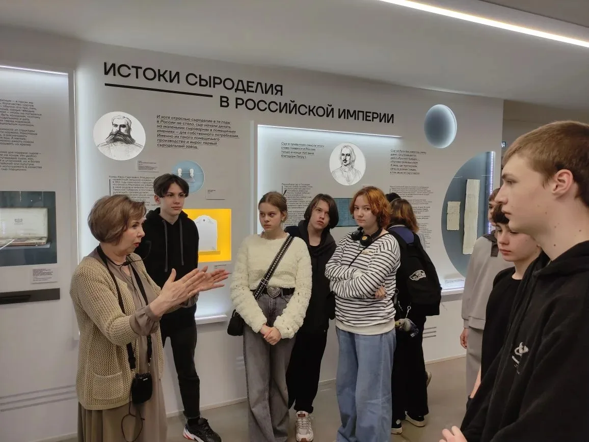 🧭 Путешествие в прошлое и настоящее: 8-е и 9-е классы в Угличе!   🏰 Наши ученики отправились в захва