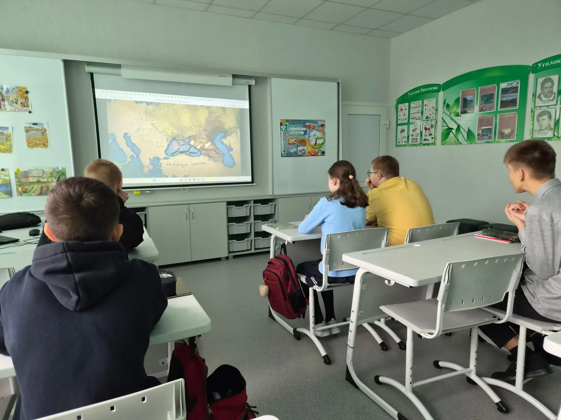 Память поколений и уроки созидания: в нашей школе прошли «Разговоры о важном»