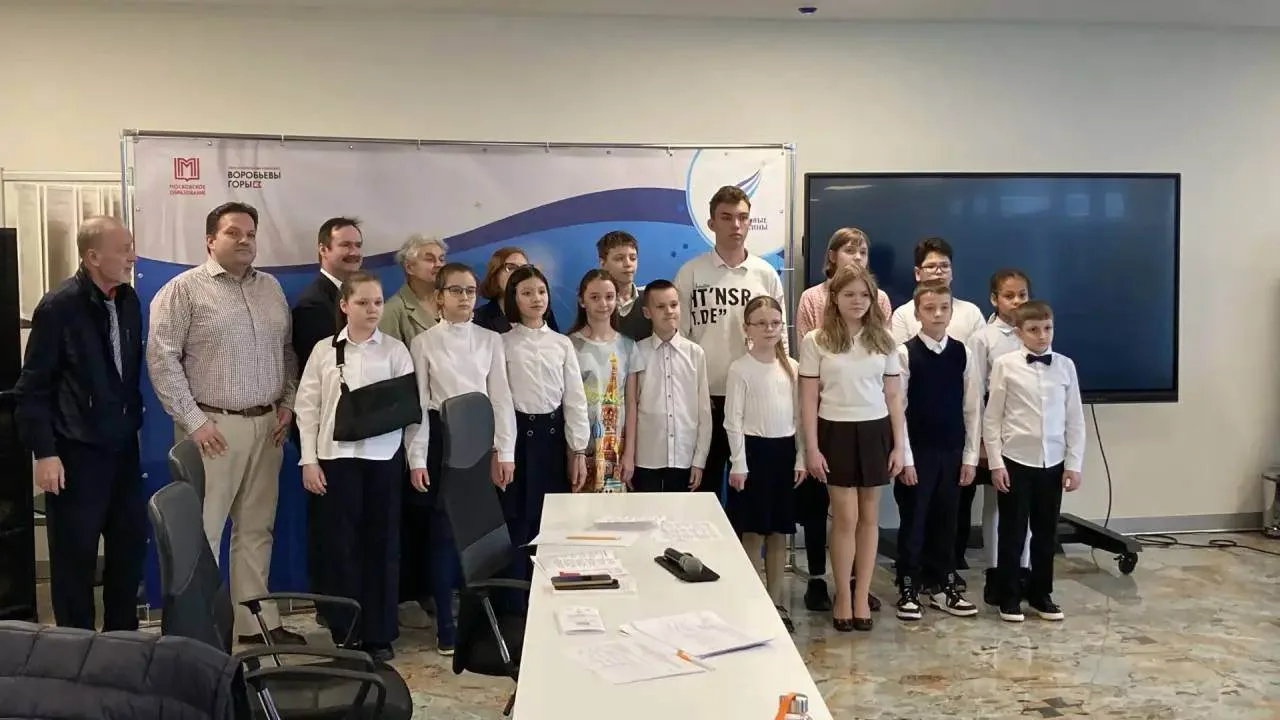 Поздравляем ученицу 4Б класса школы №15421 Арину с победой сразу в двух городских соревнованиях! ✅ М