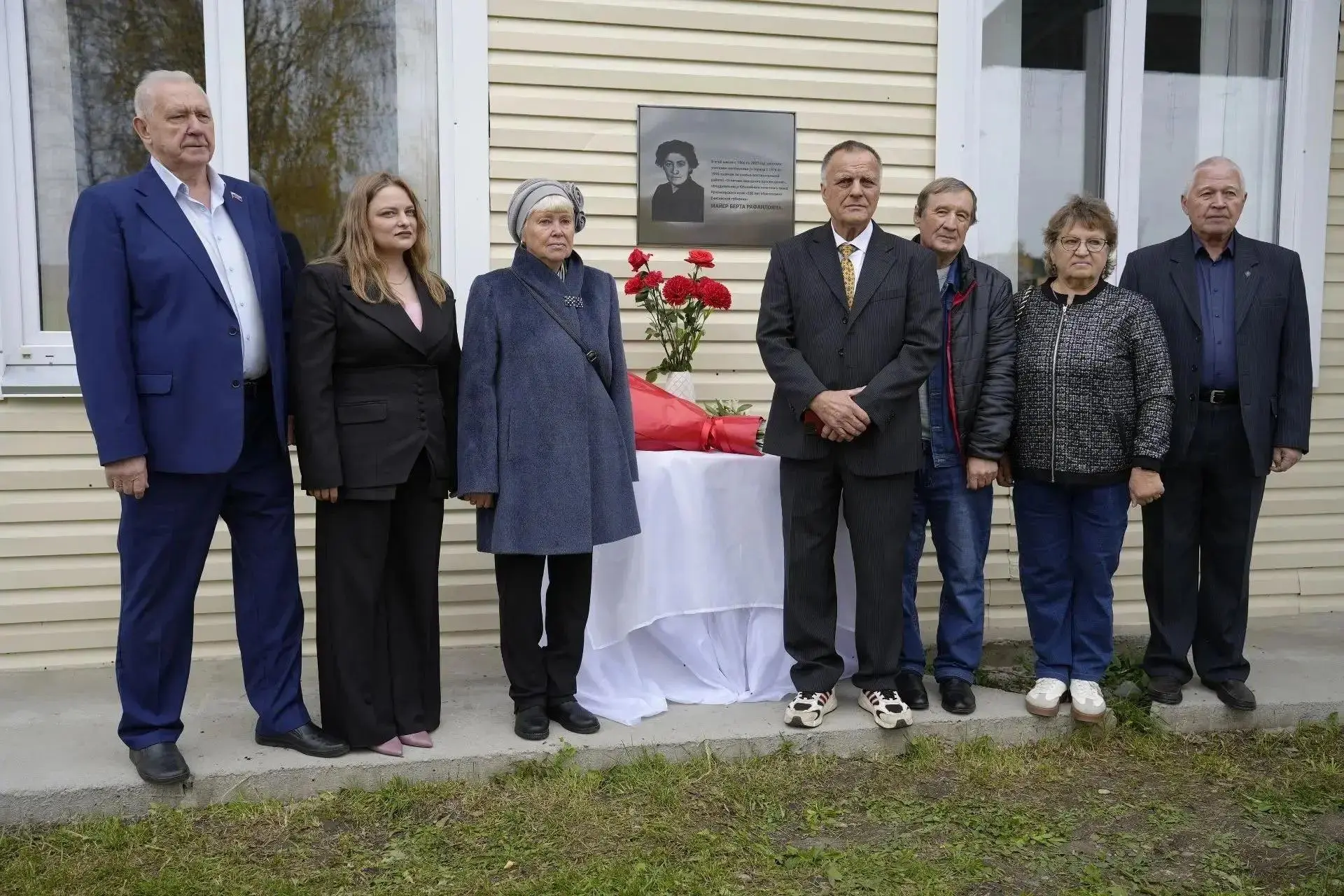 В Дудовской школе открыли мемориальную доску в честь учителя математики 📚