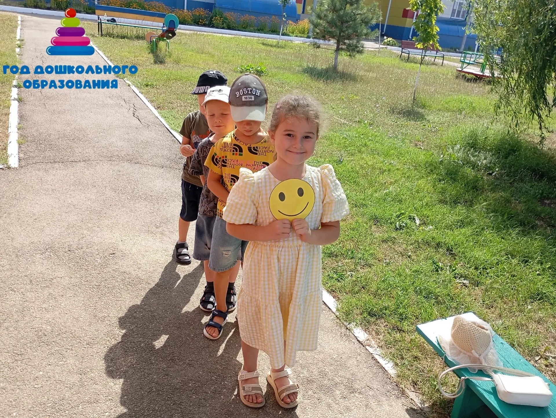 Каждому из нас хорошо известны слова из детской песни 😃"От улыбки станет всем светлей ...