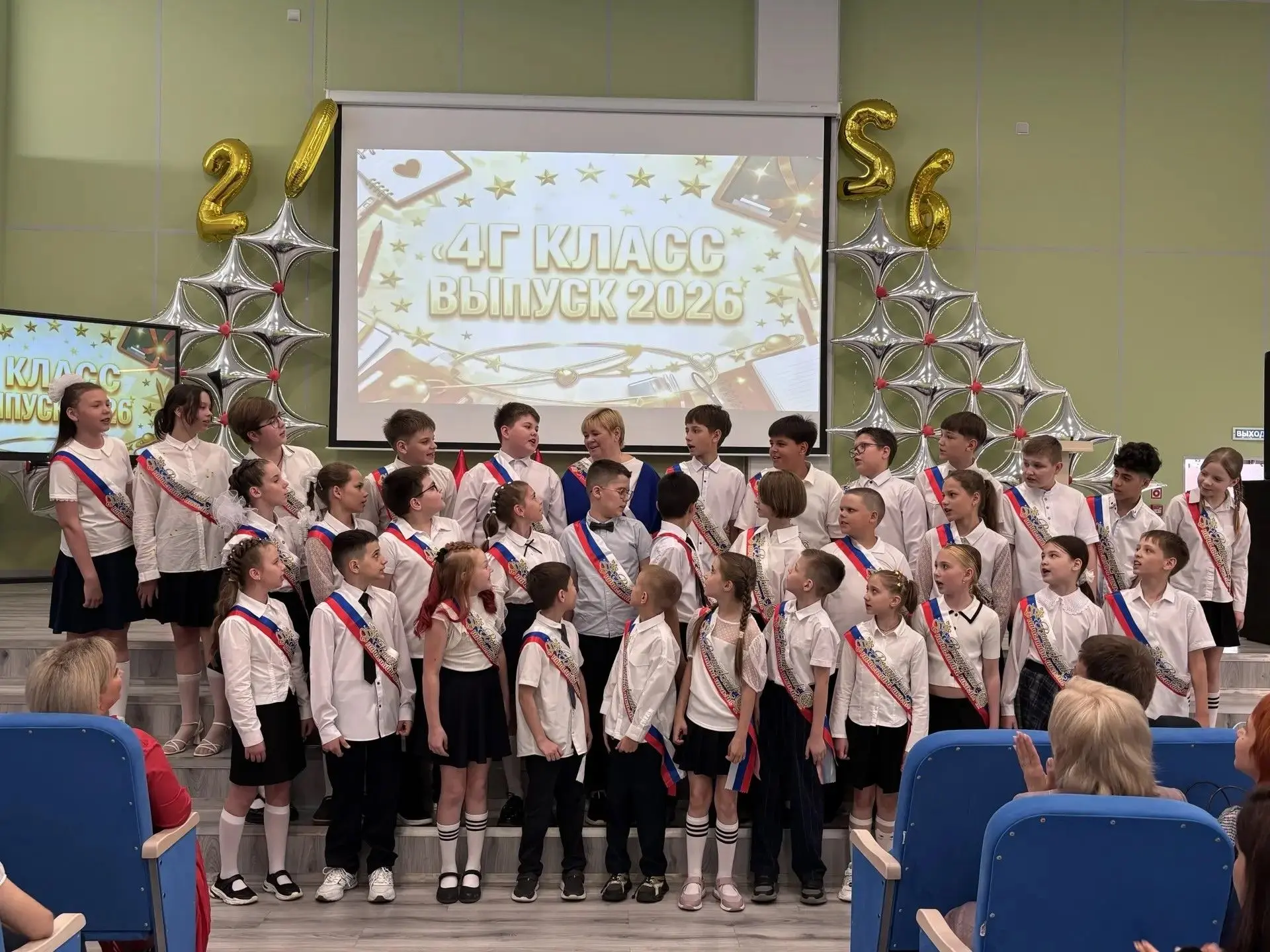 🍃 ПРОЩАЙ, НАЧАЛКА! ЗДРАВСТВУЙ, БОЛЬШАЯ ЖИЗНЬ! 🎓✨ Сегодня в школе «Корнеева» особенная тишина... Кото