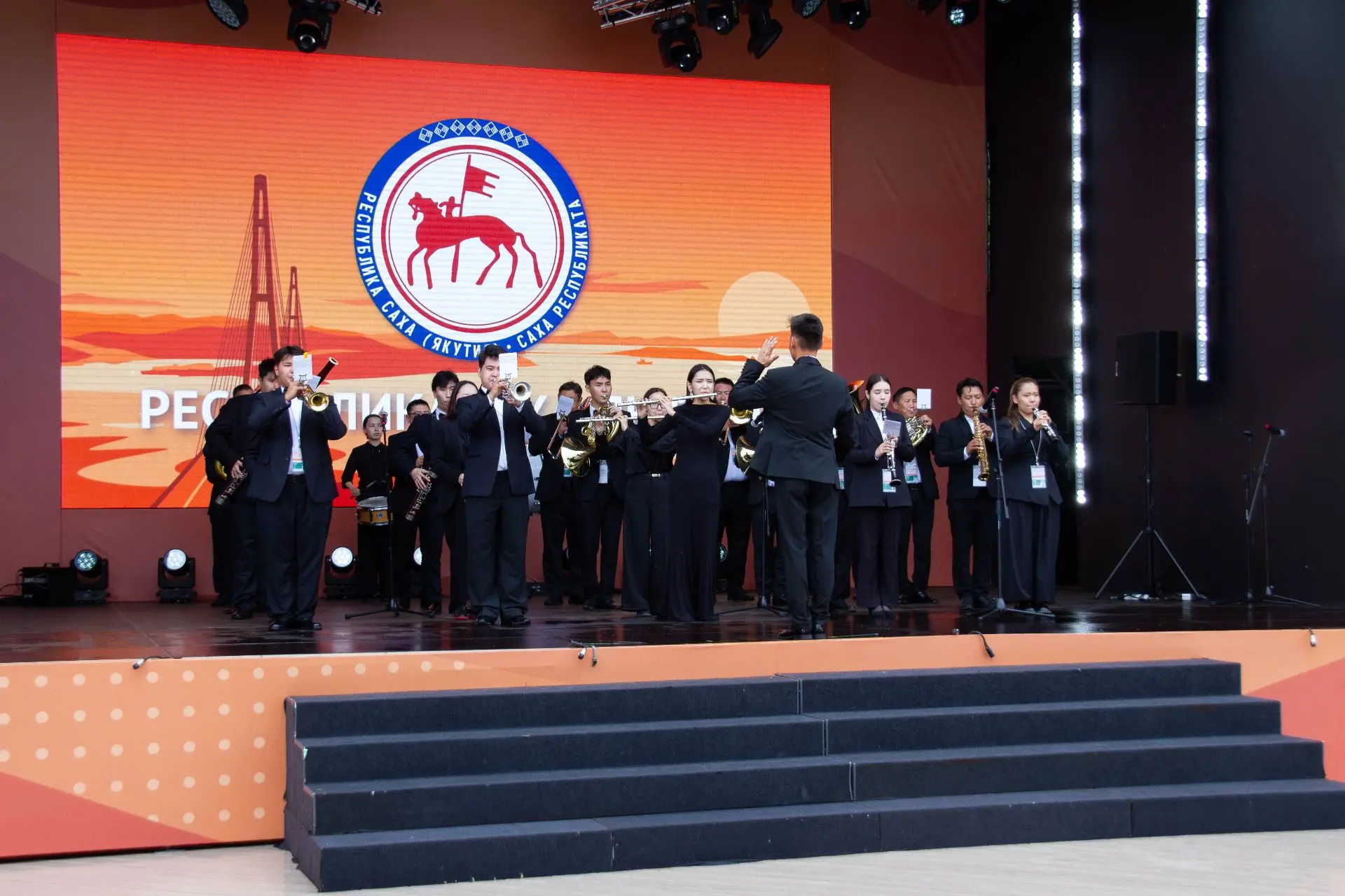 🎶 Музыканты Молодёжного симфонического оркестра ДФО открыли культурную программу ВЭФ-2026