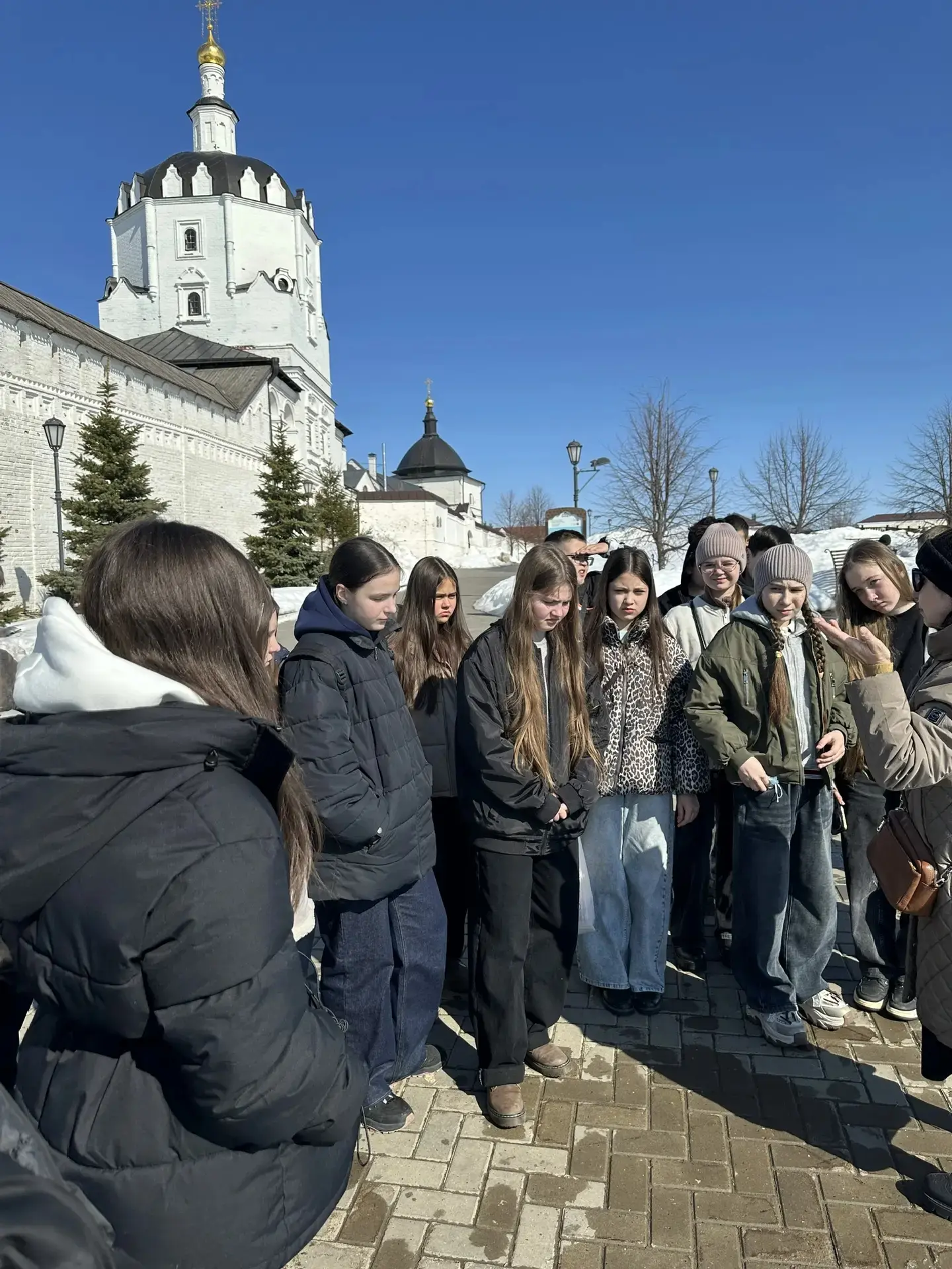 Путешествие в историю: шестиклассники покорили остров-град Свияжск! 🚌🏰✨ 🗓️ 25 марта — день, который 