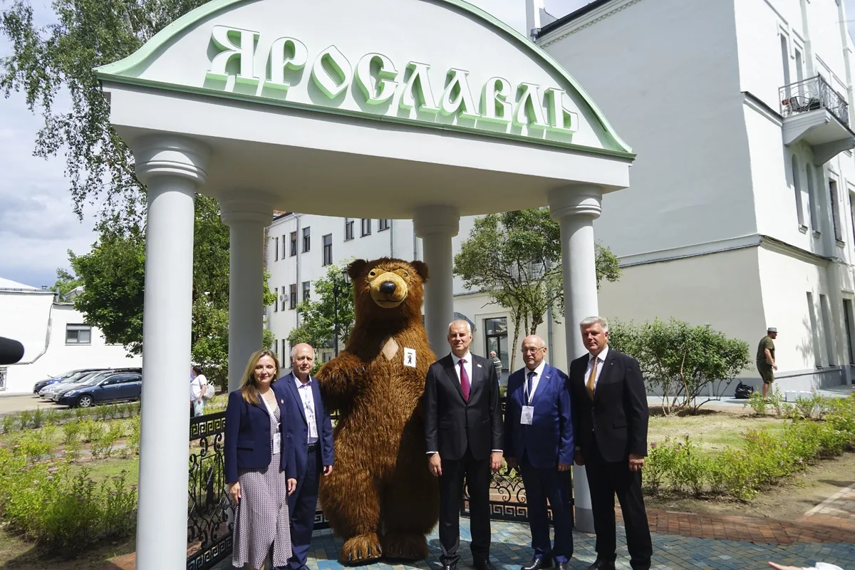 😯 В Беларуси появился ярославский дворик