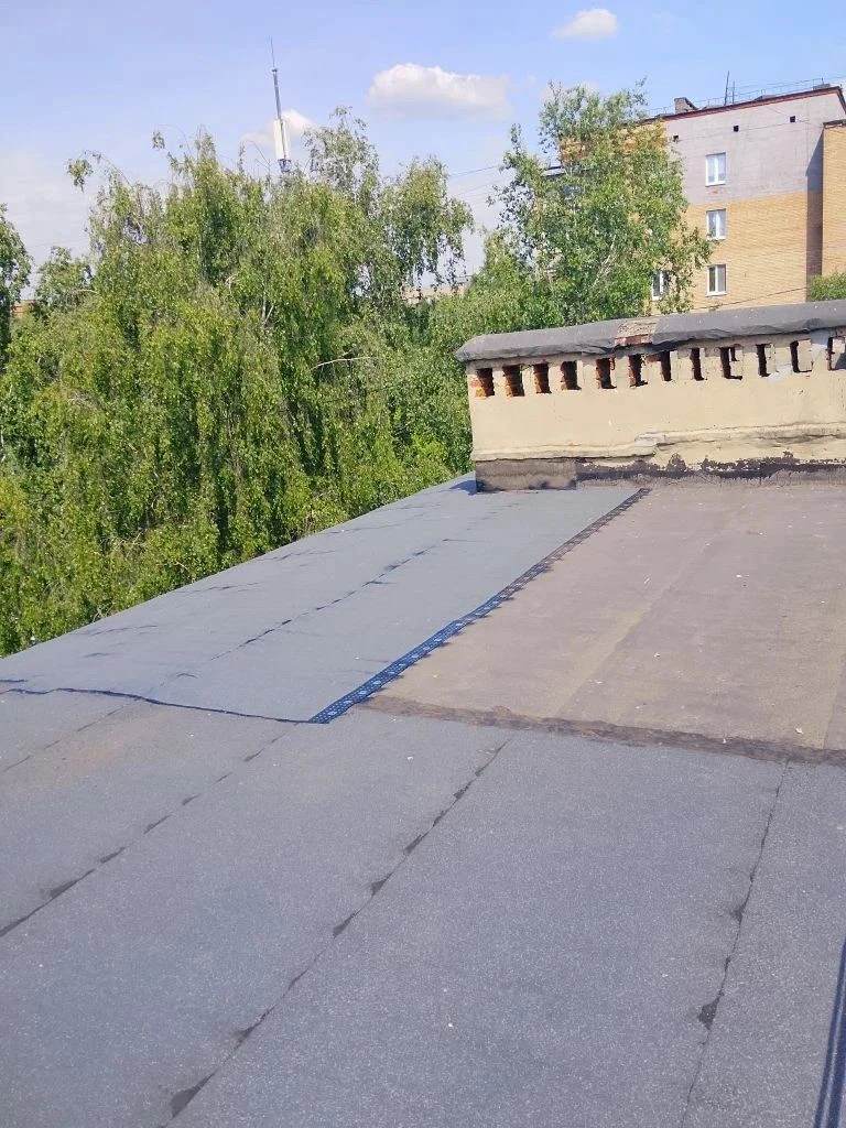 Пока стоит отличная погода, проводим работы по ремонту кровельного покрытия. 

#уборкатерритории #уп