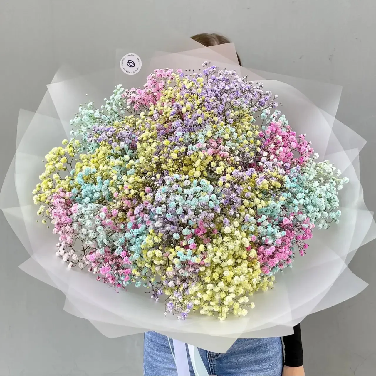 Радужные гипсофилы — букет, который поднимает настроение 🌈

Лёгкие, воздушные облачка в пастельных 