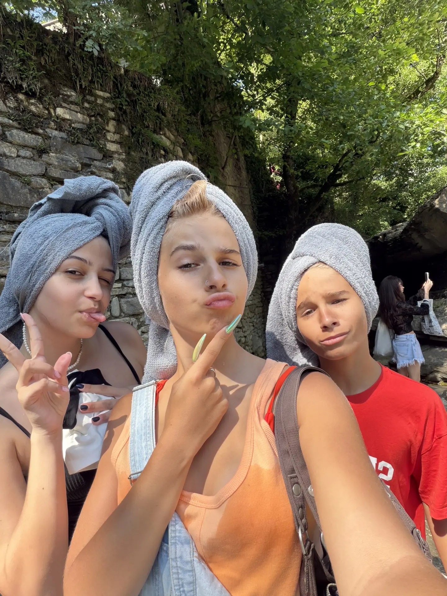 вчера был крутецкий день🌞
ездили на джипе в горы✅
плавали в водопаде ✅
видели дольмен-чудо какое-то