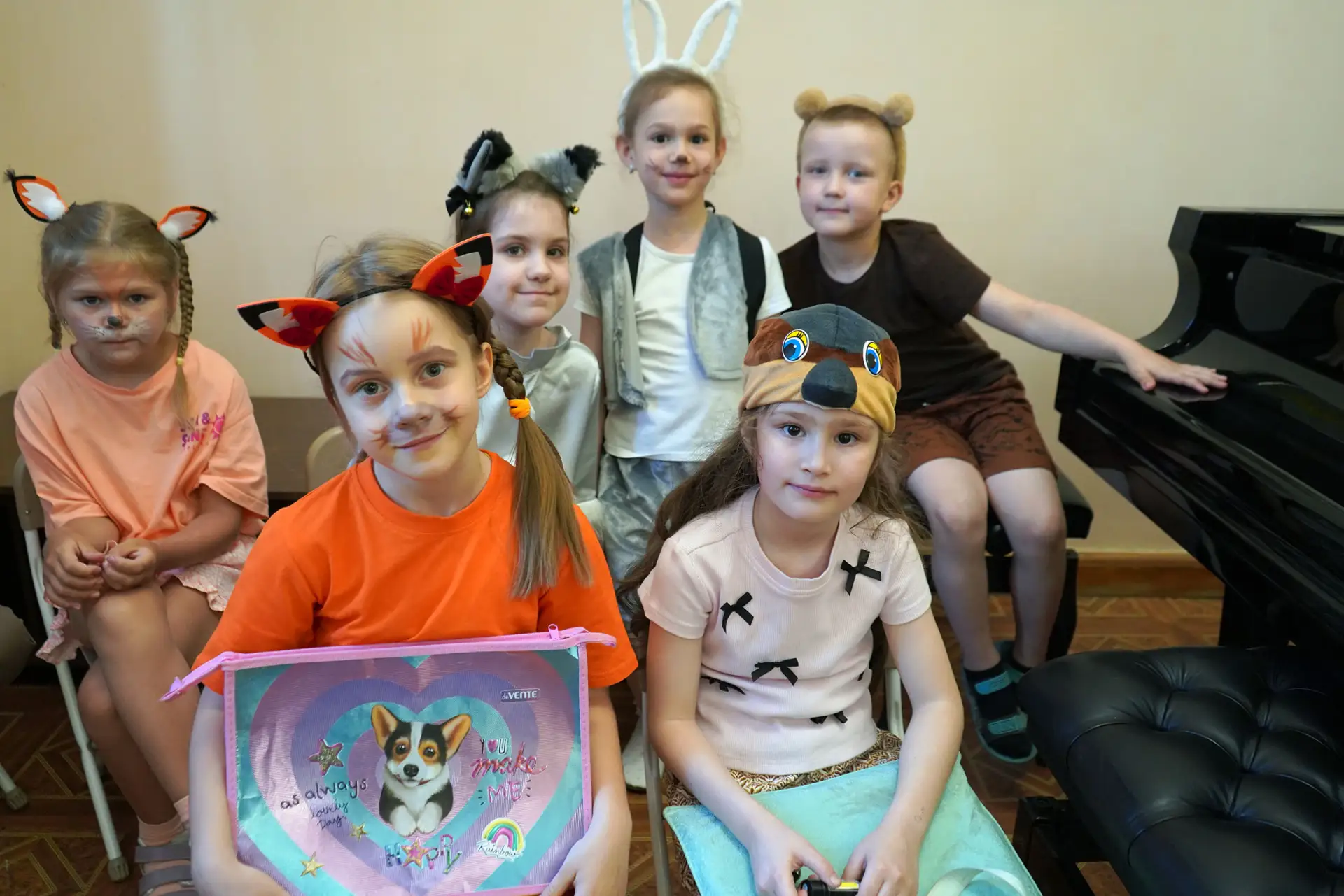 У кого-то завтра выпускной, а у кого-то всё детство ещё впереди! Как у ребят из хора «Зёрнышко».

Се