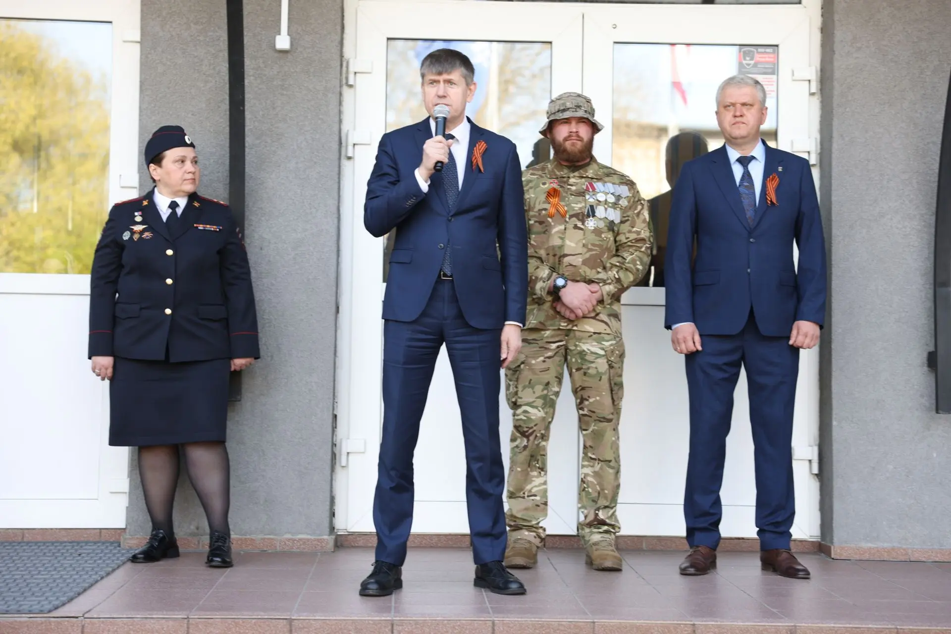 Принял участие в торжественной церемонии поднятия Знамени Победы в Лицее №17. Для каждого из нас Зна