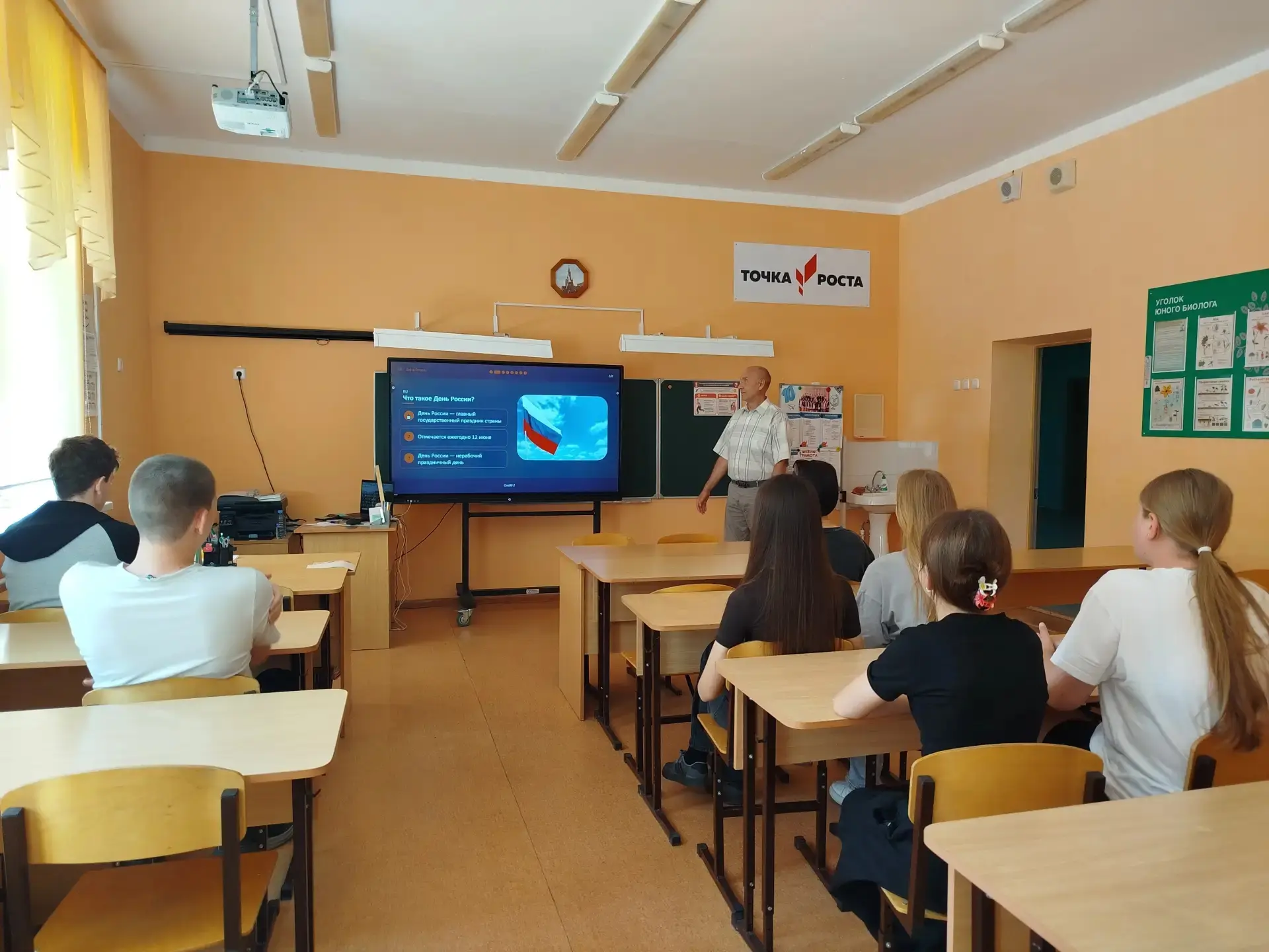 🇷🇺 Сегодня особенный день! В нашем лагере для одаренных детей мы отметили День России.

Ребята реш