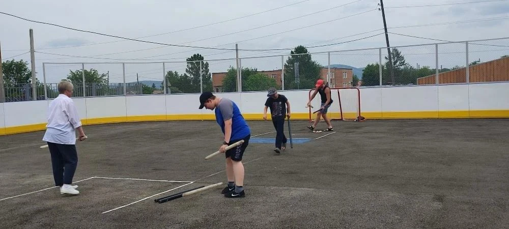 Кстати… в Глядени готовы к встрече гостей. Развлечения детям работают, шашлыки жарятся,...