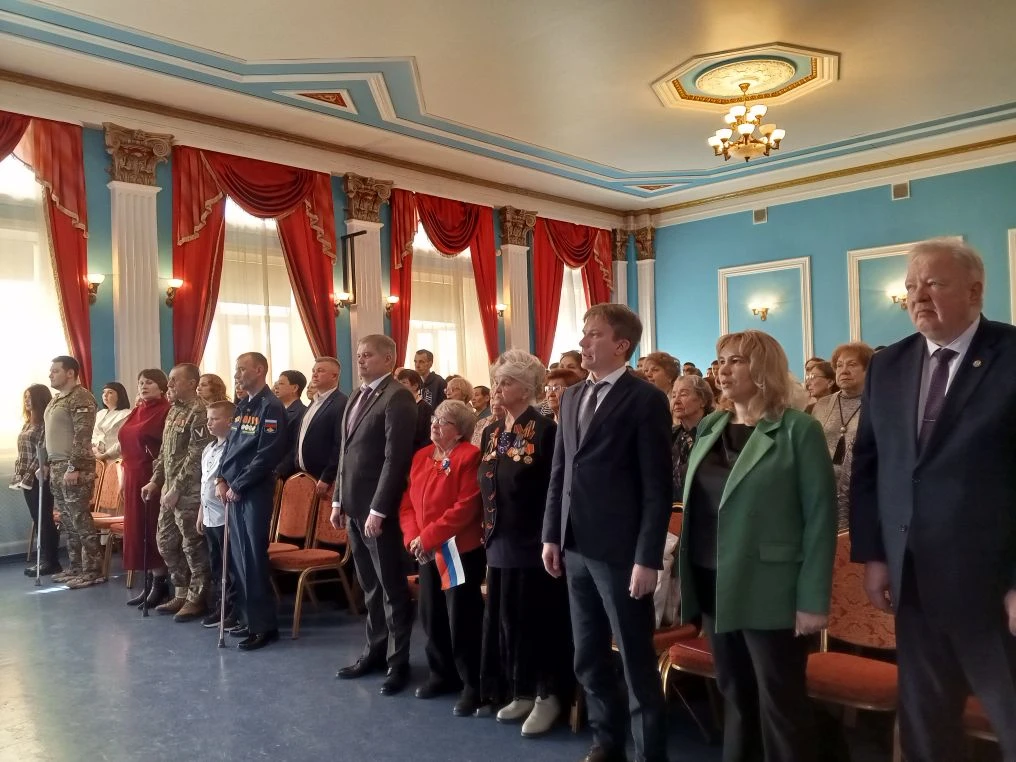 🎼 Классической музыкой и выставкой с фотографиями Владимира Жириновского встретили гостей сегодня в 