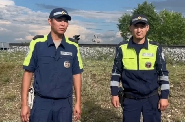 Госавтоинспекторов из Бурятии наградят за спасение попавшего под поезд