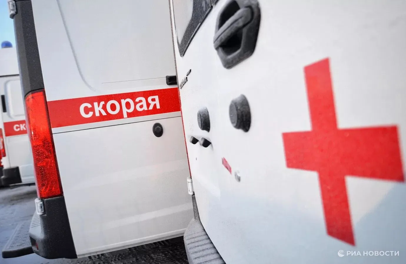 Два человека погибли и еще шесть ранены после атаки украинского дрона на микроавтобус, ...