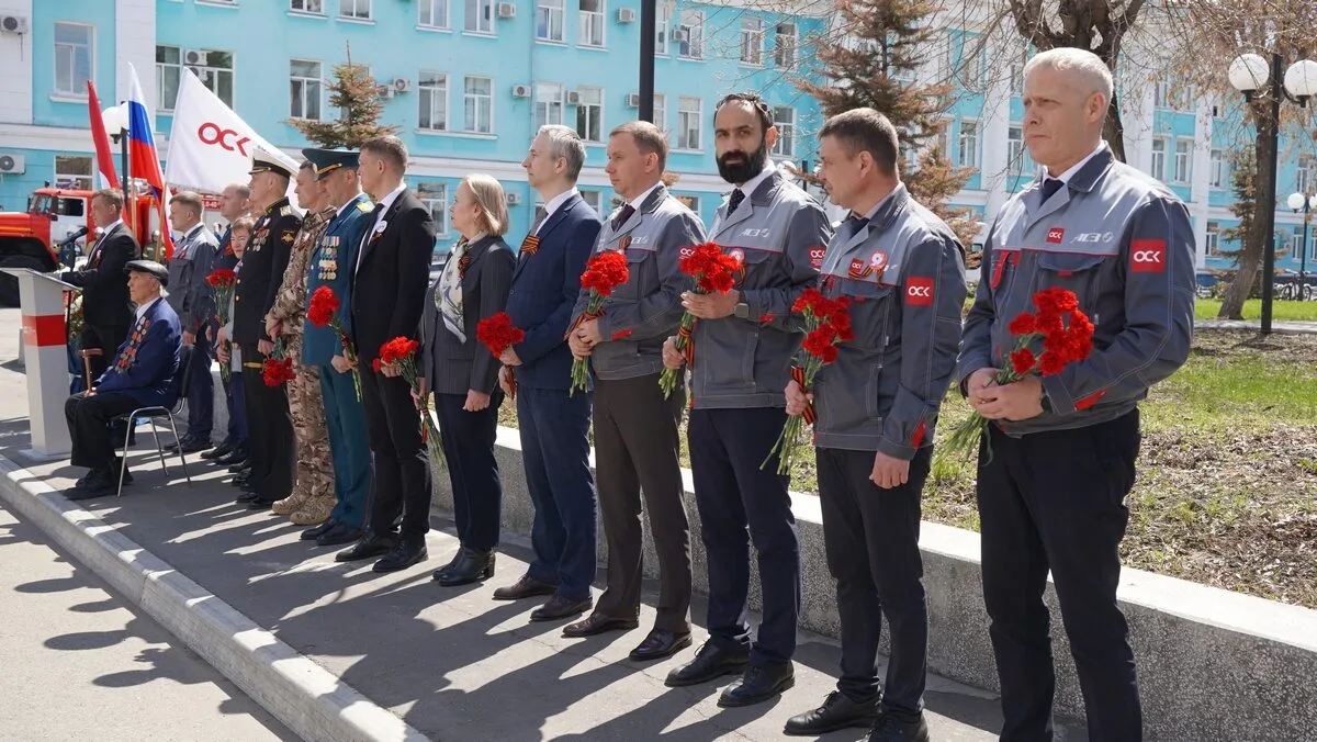 На Амурском судостроительном заводе возложили цветы к Вечному огню  8 мая на Амурском судостроительн