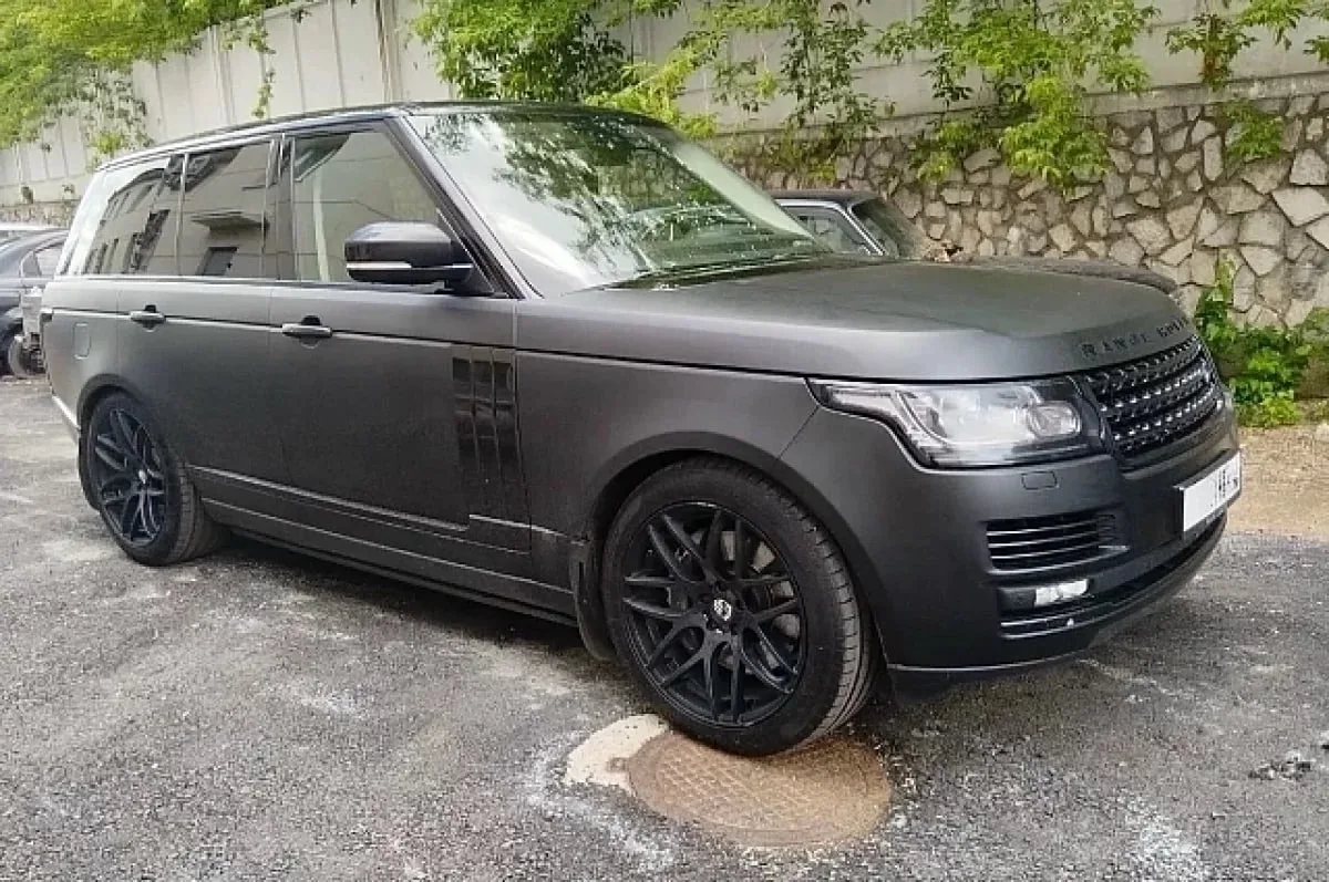 В Башкирии судебные приставы арестовали Range Rover должника на котором тот приехал к ним.

26-летни