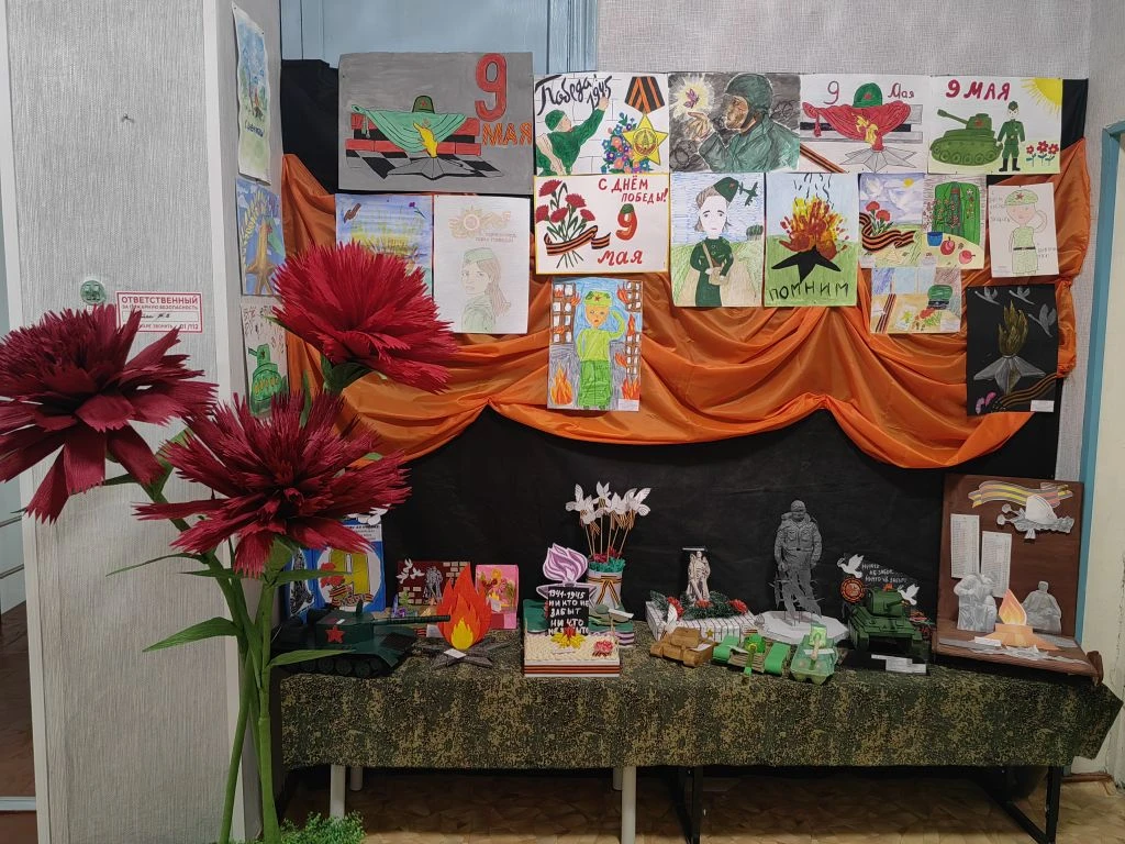 🎨 В преддверии Дня Победы в  нашем детском саду прошла выставка детских работ совместн...