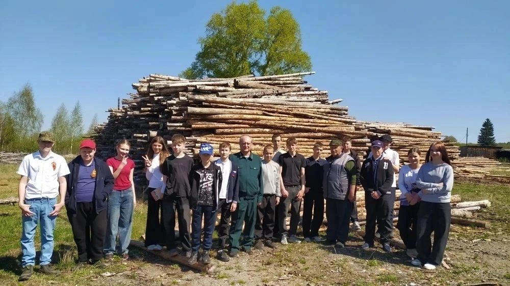 🌿 Сегодня для ребят Солобоевской школы из ШЛ прошло занятие в лесхозе Исетского округа. Директор лес