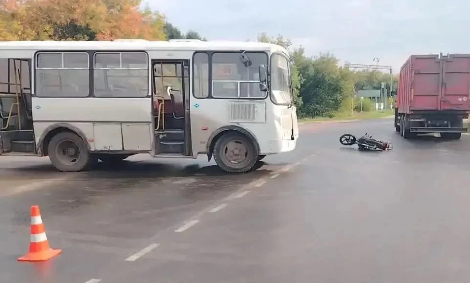Пазик сбил мужчину на мопеде в Балахне