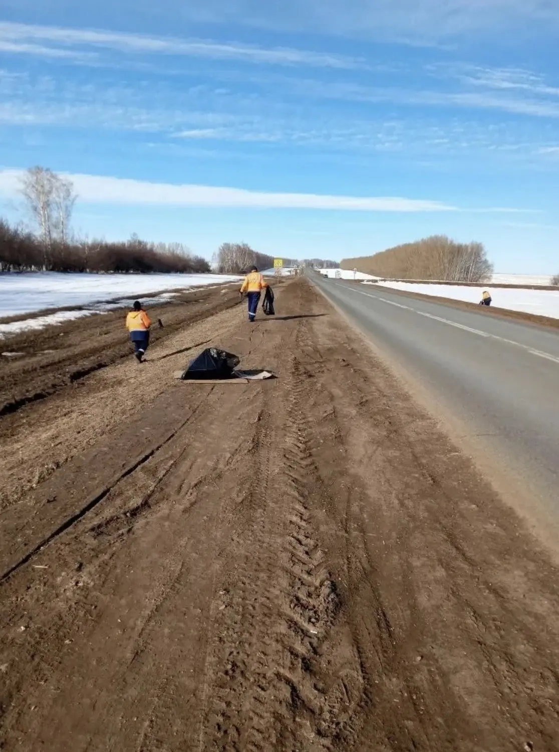 В Татарстане с начала экологического двухмесячника с полосы отвода автодорог собрано более 1600 куб.