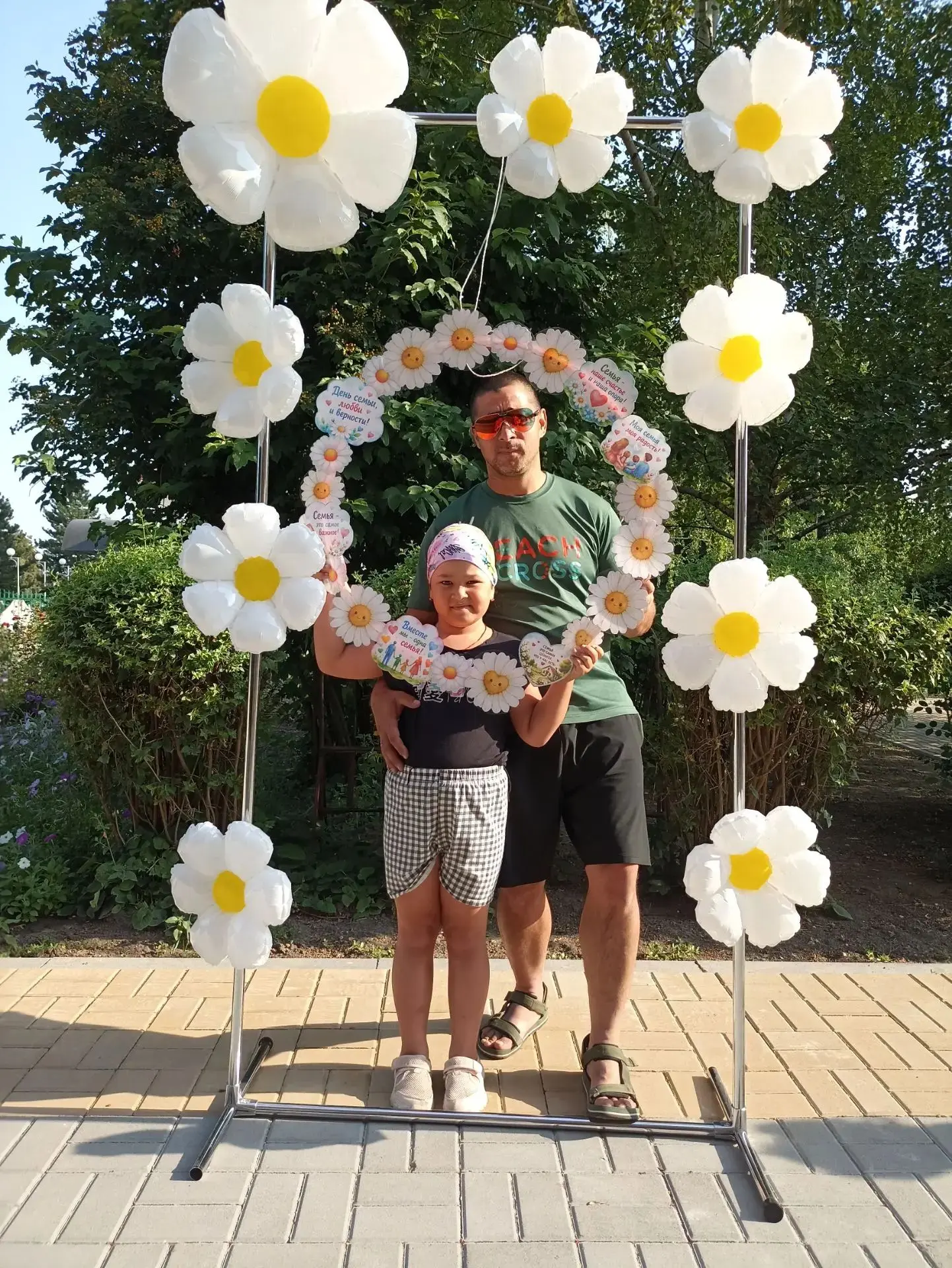 Воспитанники подготовительной группы 7 ,, Дружная семейка" сделали памятные фото ко Дню...