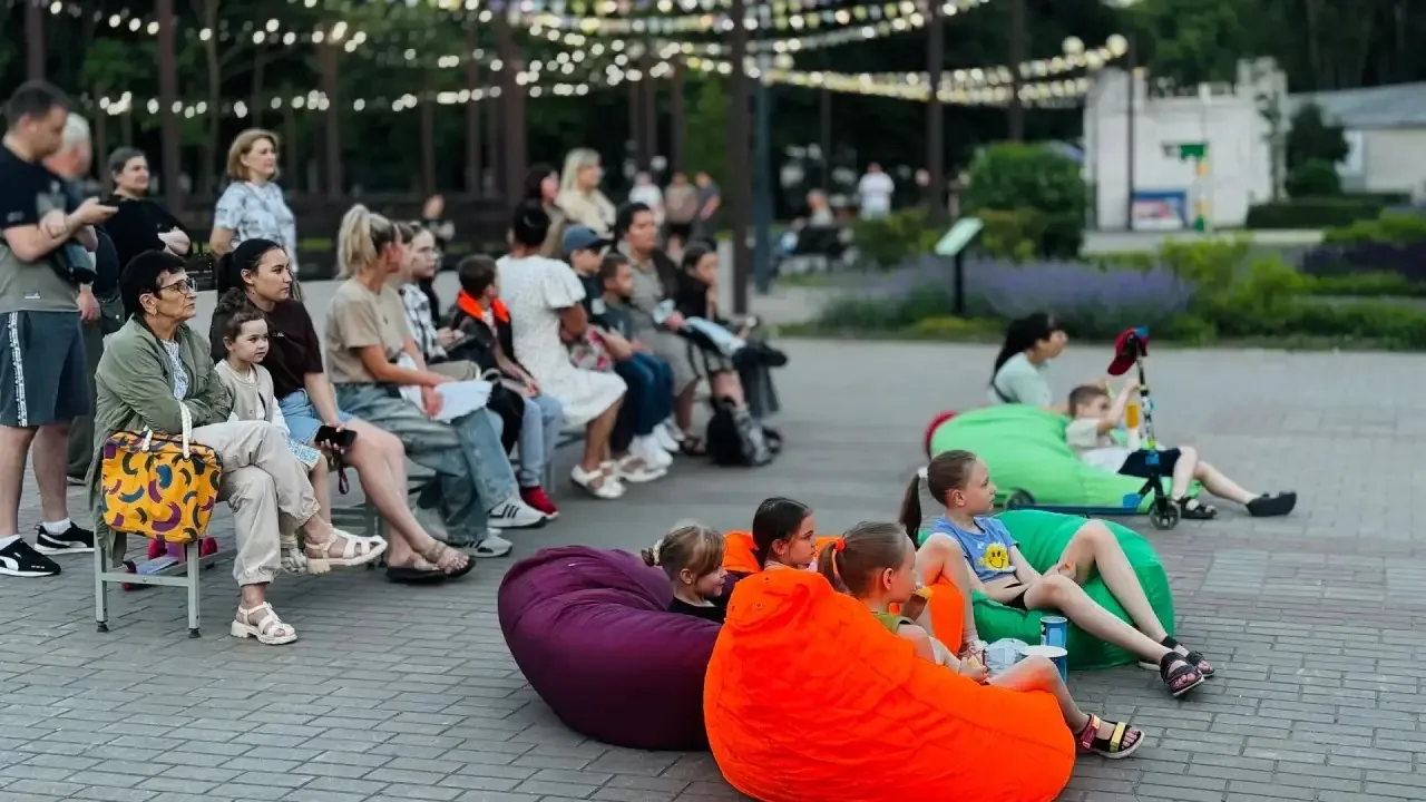 🎞 Кино под открытым небом в Старом Осколе!

В парке «Солнечный» снова оживают легенды кино. Проводи
