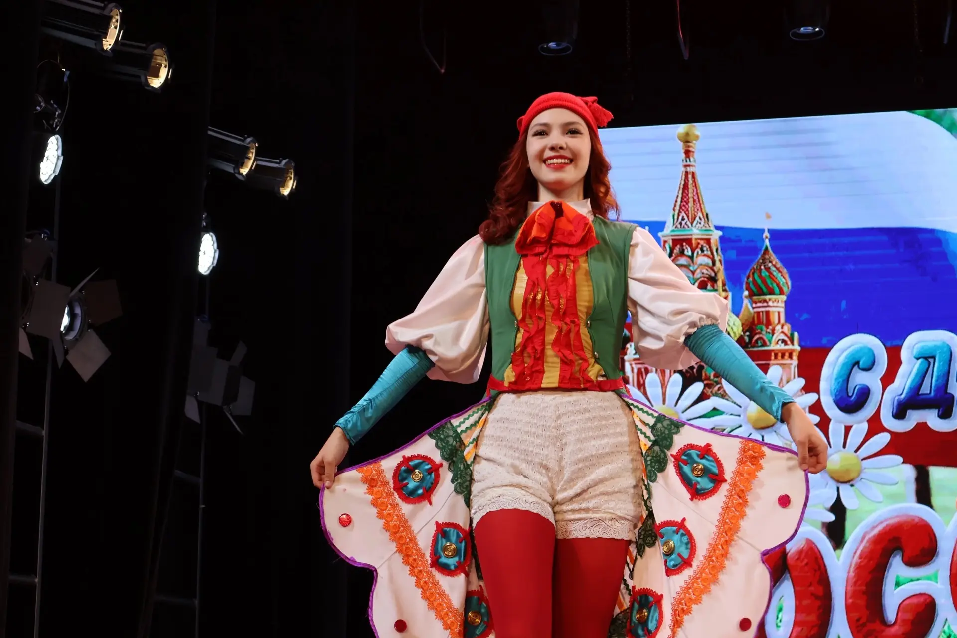 🇷🇺 С ДНЁМ РОССИИ! 🇷🇺

Вчера наш школьный отряд отправился на незабываемый праздник! Дворец культ
