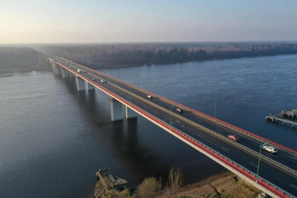 В Ленинградской области временно остановят движение по Ладожскому мосту