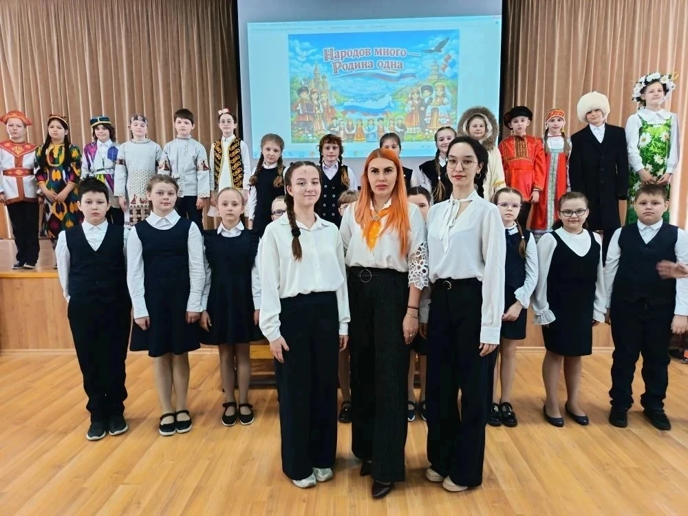 🌱 Новая философия воспитания: наш советник в числе лучших!  Мы гордимся нашим педагогом и хотим поде