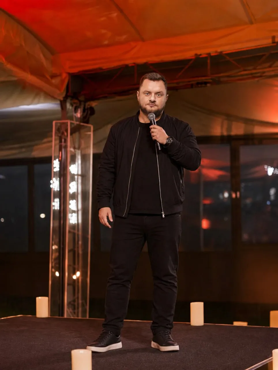 🌇 Звезды стендапа в «Omega Rooftop» 

Топовые резиденты ТНТ и Labelcom выступят на большой крытой т